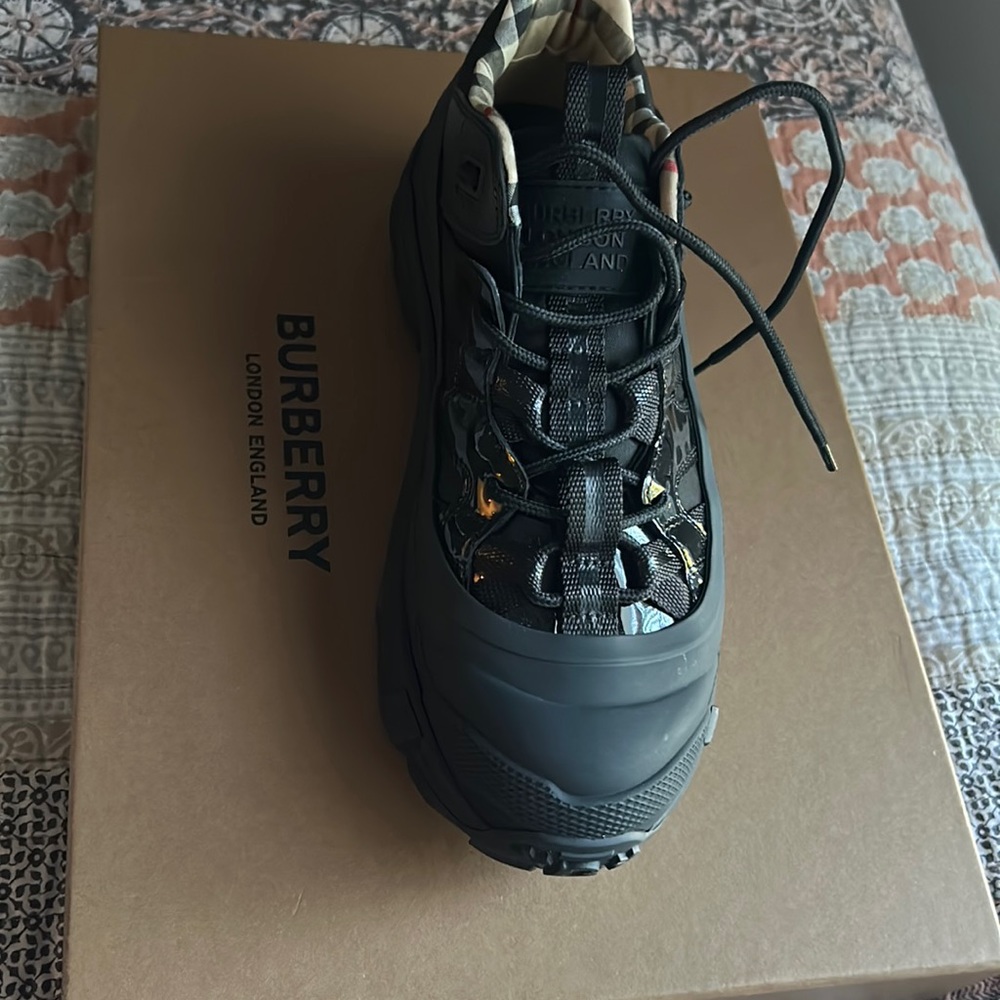 Burberry Shoes all black